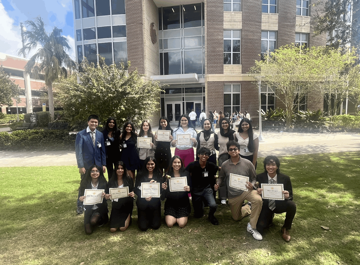 Feature are all the winners at KnightMUN posing proudly with their awards (Photo Credits by Ms. Othon).